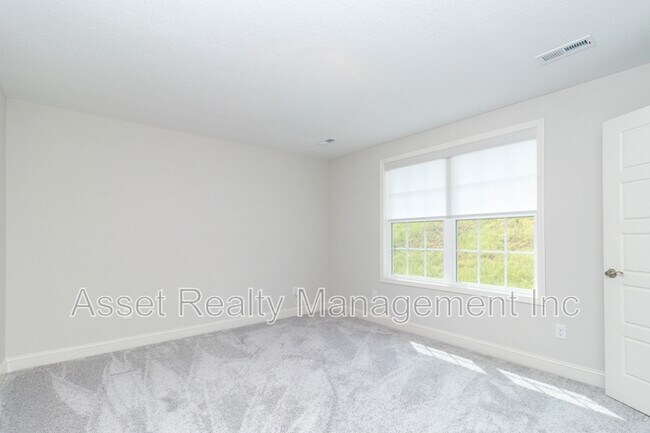 Building Photo - 1730 Silver Chapel Dr