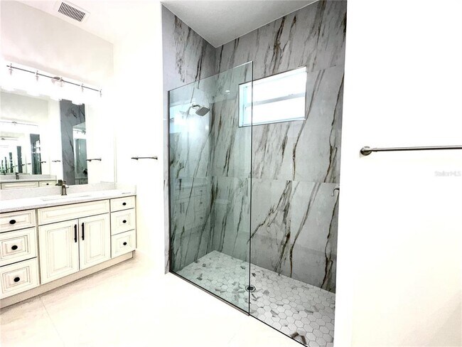 Building Photo - 1466 Dewitt St