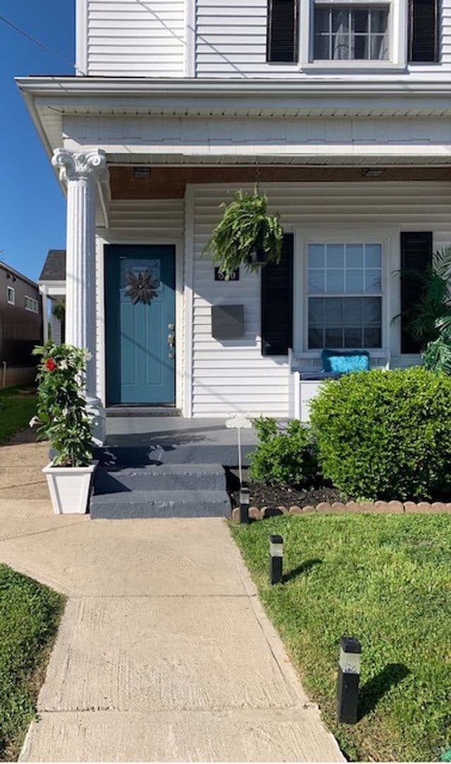 Building Photo - 816 Ash St