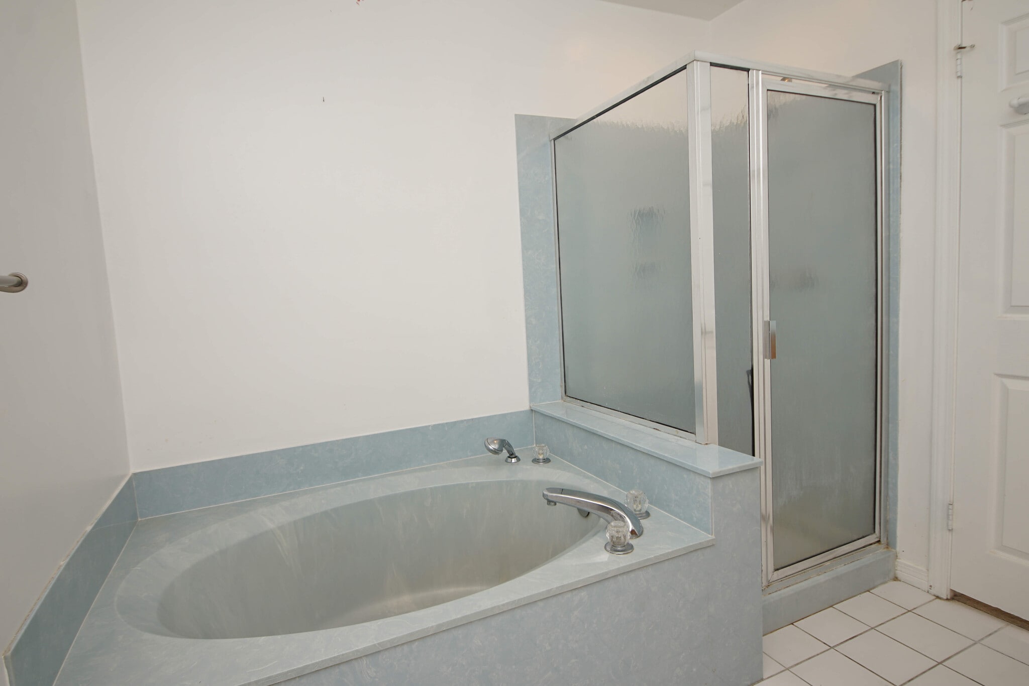 Large bath with separate shower - 23 Ruby Cir