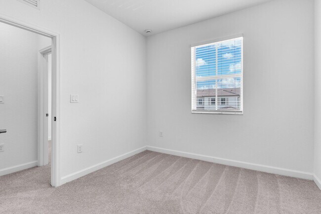 Building Photo - 2665 SE 28th St