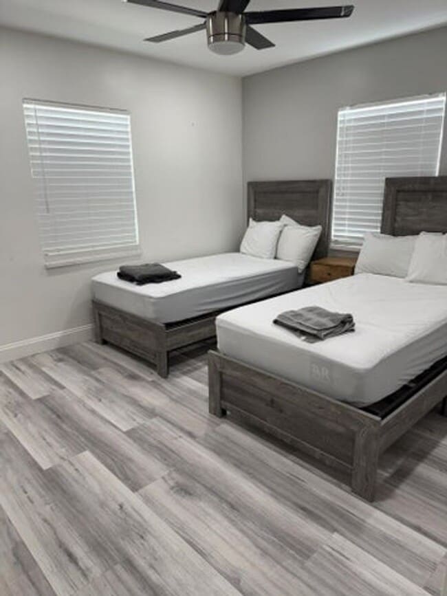 Building Photo - 200 NE 56th St