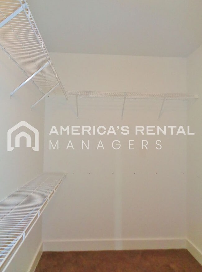 Building Photo - Home in Tuscaloosa..... Available to View Now!!!