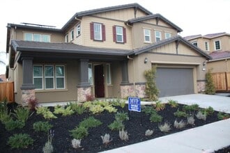 Building Photo - 1737 Buttercup Ln