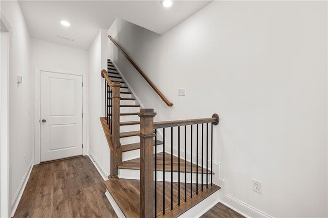 Building Photo - 532 Healy Dr