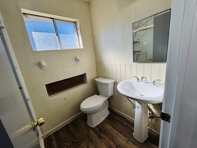 Building Photo - 9515 Water Park Ct