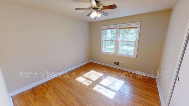 Building Photo - 150 Woodridge Cir