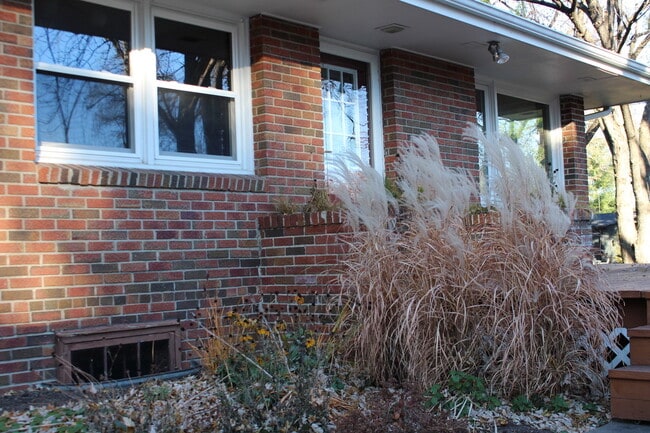 Building Photo - 7036 Willow Ln