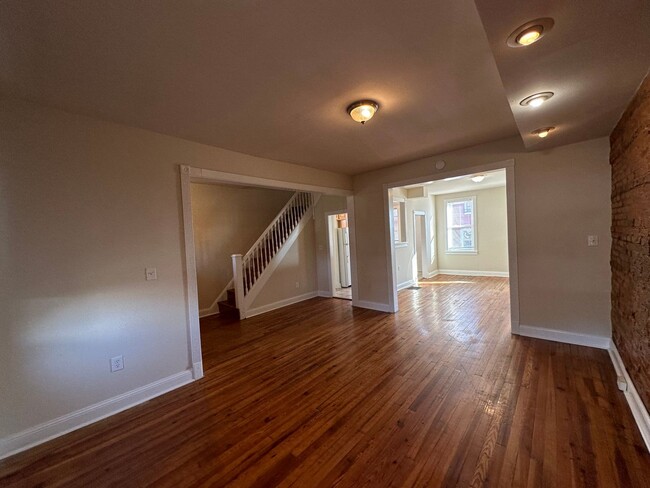 Building Photo - Bright and Airy 4Bedroom Townhome in Waverly