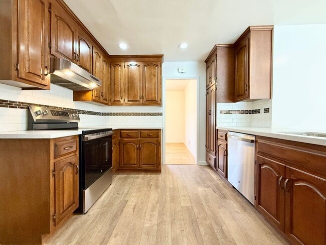 Building Photo - Newly Remodeled San Bruno Home - Easy SF/Silicon Valley Commute