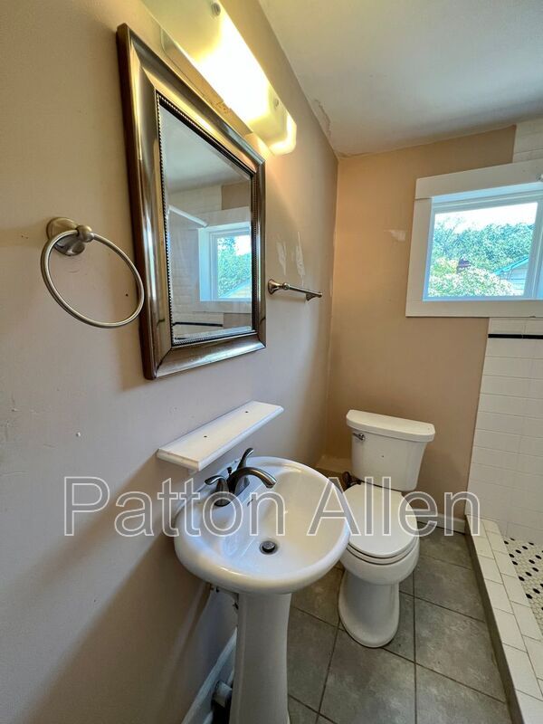 Building Photo - 114 Clingman Ave