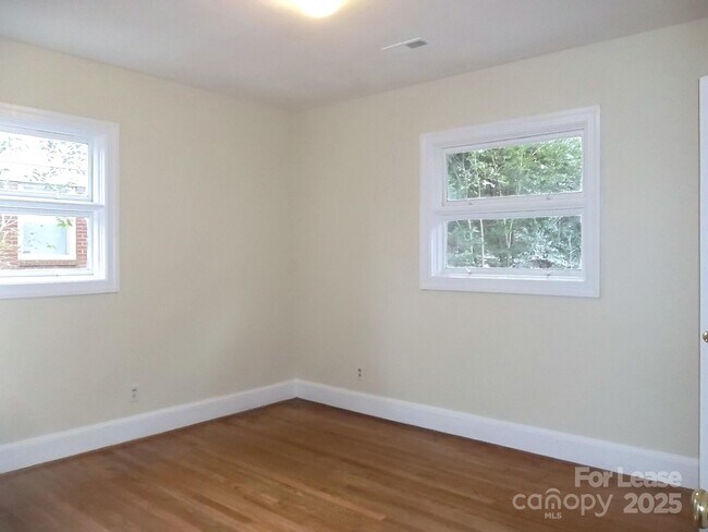 Building Photo - 5511 Wedgewood Dr