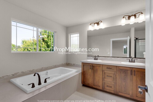Building Photo - Luxury Four Bedroom Home in Villebois - Co...
