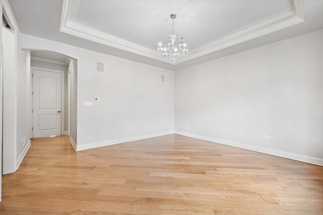 Building Photo - 106 S Sangamon St