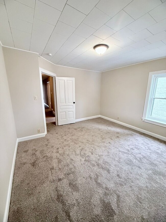 Building Photo - Charming & Spacious Historic 5-Bedroom Home for Rent in Carlisle, PA