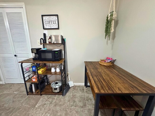 Building Photo - 1205 Carter Rd