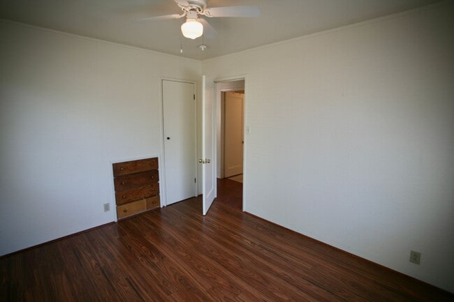 Building Photo - 3 Br that is a little bit country