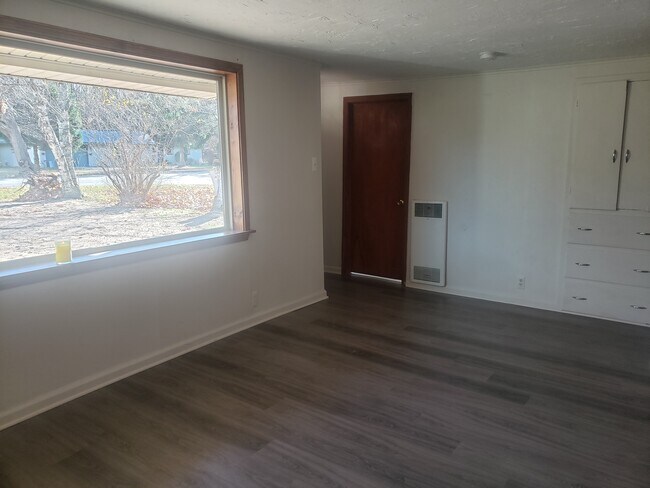 Building Photo - 4285 Parker Rd