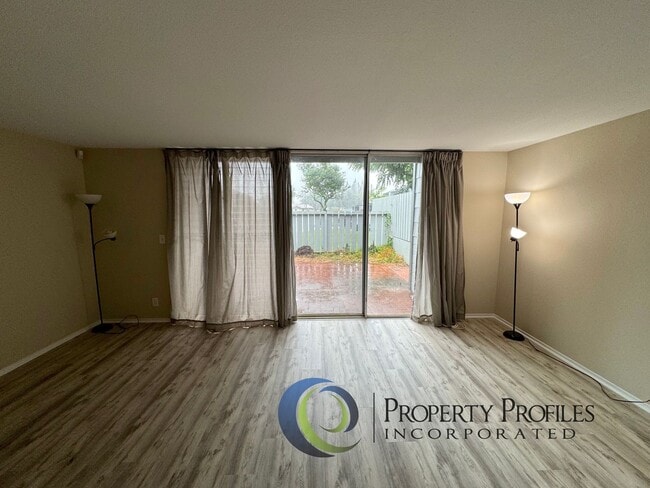 Building Photo - Spacious 3 Bdrm 2.5 Bath Mililani Townhouse