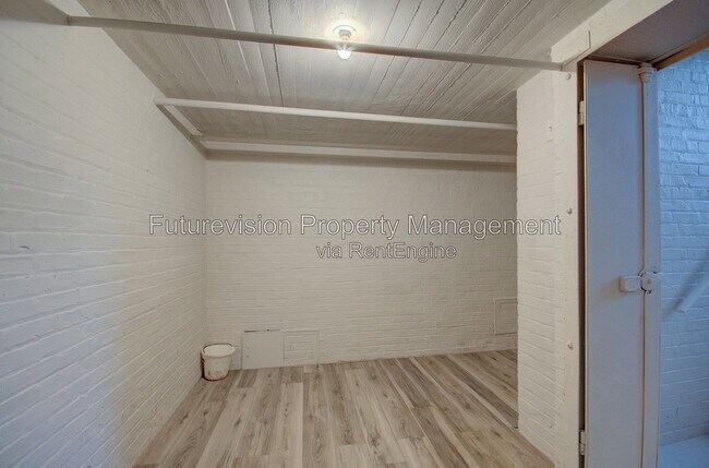 Building Photo - 519 N Chicago St