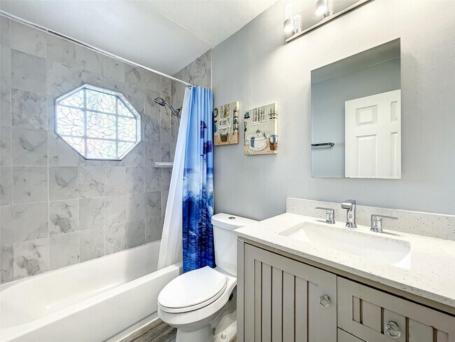 Building Photo - 2887 SW Ann Arbor Rd