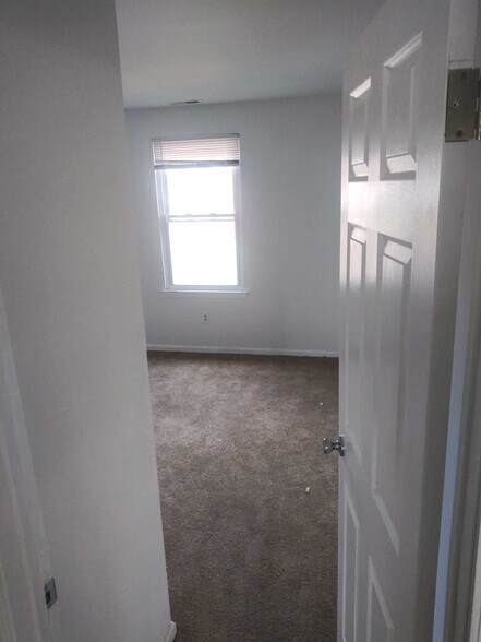 Building Photo - 44 Hopewell Ln Unit #B