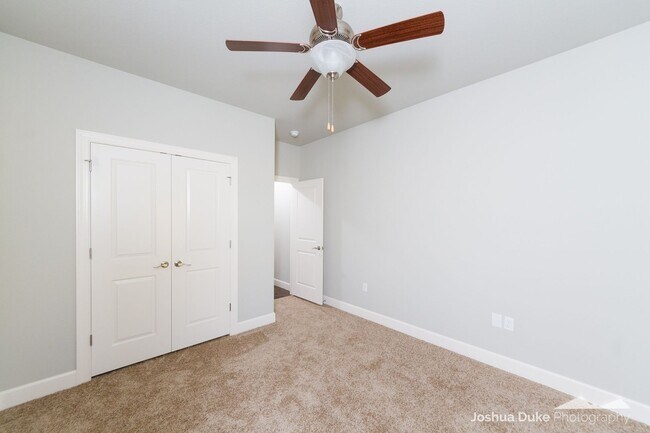 Building Photo - 3 bedroom 2 bath modern style home minutes from I-49 and Fayetteville access !!