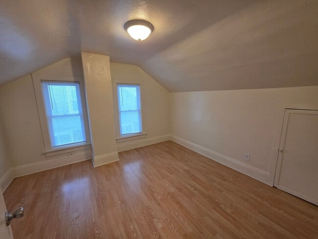 Building Photo - 216 S Mason St