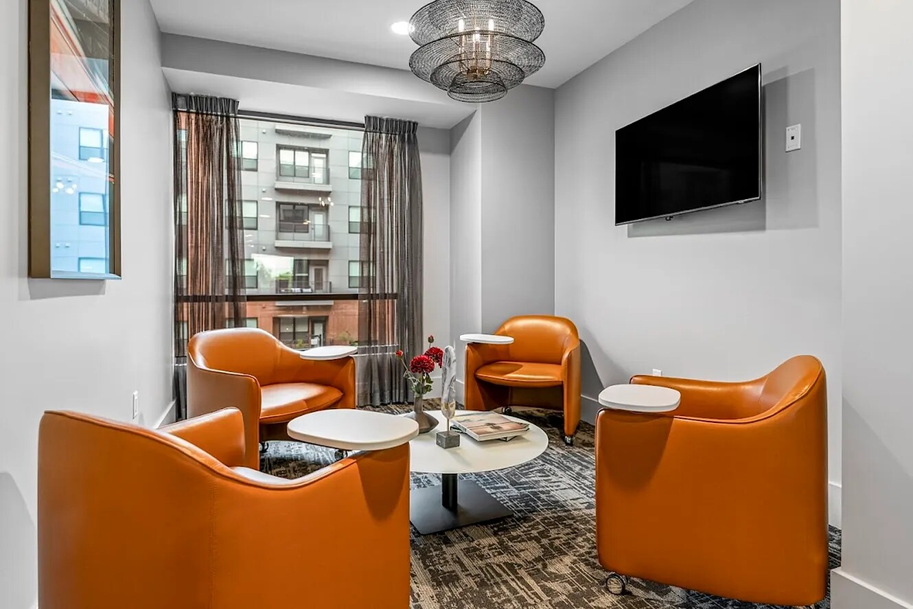 Building Photo - 1345 E 15th St