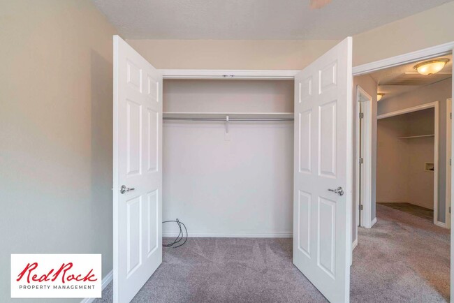 Building Photo - Dog Friendly - 3 Bedroom, 2 Bathroom Prope...