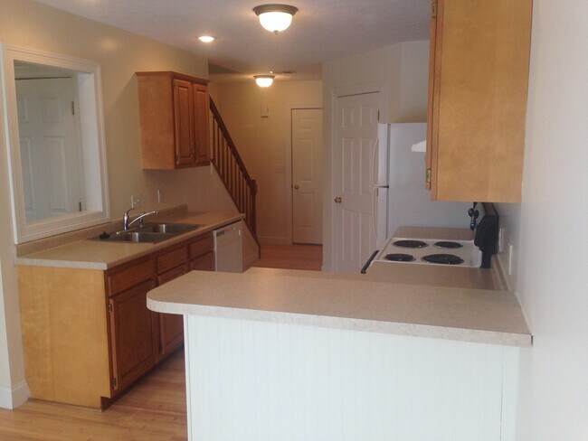 Building Photo - 2345 Meadowpoint Dr