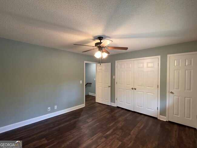 Building Photo - 10 Church St