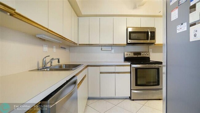 Building Photo - 3750 Galt Ocean Dr