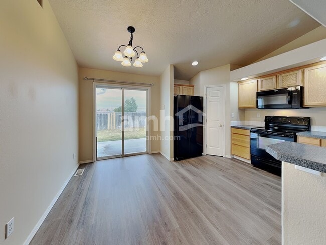 Building Photo - 684 E Full Moon St