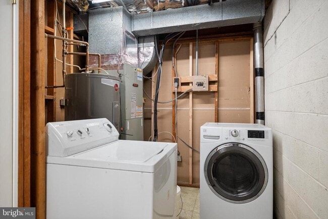 Building Photo - 813 Delafield St NE