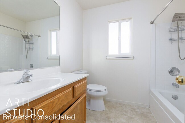 Building Photo - 3 br, 2.5 bath House - 925 Rivers Bend Dr.