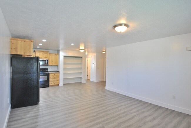 Building Photo - 387 S 1250 E