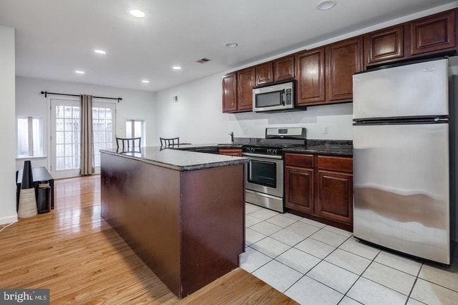Building Photo - 1739 Annin St