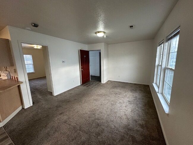 Building Photo - 112 Davis Ave