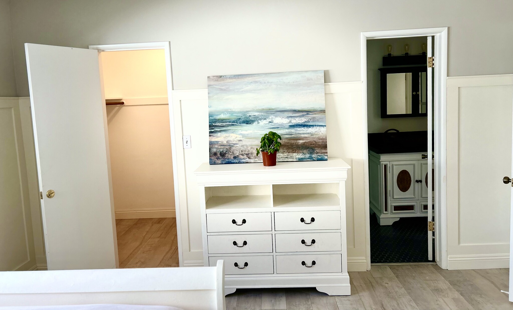 Building Photo - 719 N Cabrillo Ave