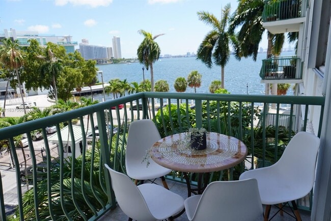 Building Photo - 1408 Brickell Bay Dr