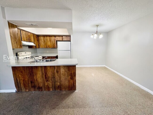 Building Photo - 3062 St Paul Dr