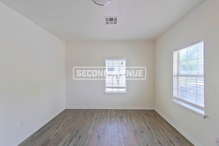 Building Photo - 1521 S Blackwelder Ave