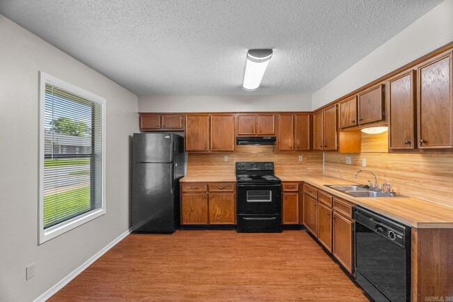 Building Photo - 151 Summerwood Dr