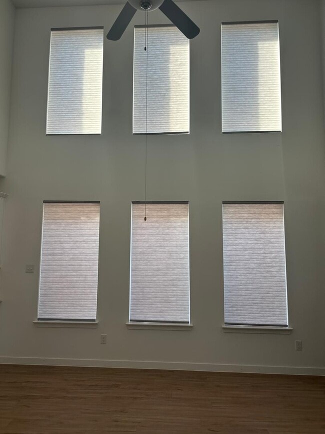 Building Photo - 3600 Daisy Holw Lp