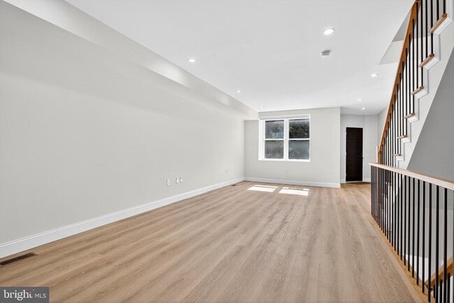Building Photo - 5925 Woodcrest Ave