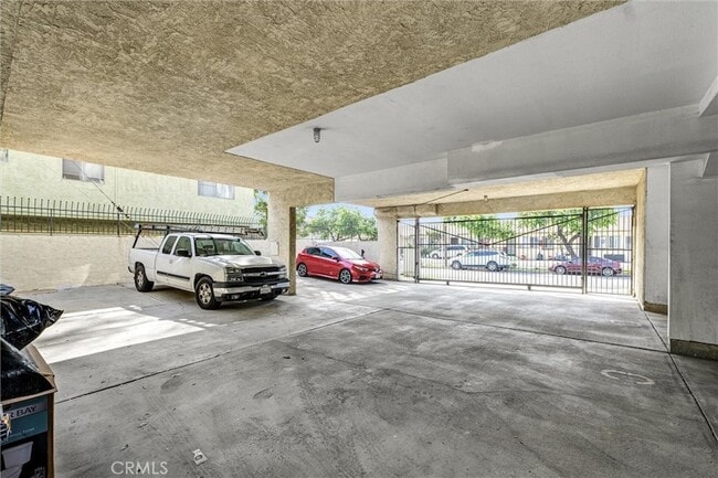 Building Photo - 20526 S Western Ave