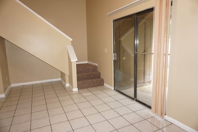 Building Photo - Westside 2/2 Townhome Near NAS