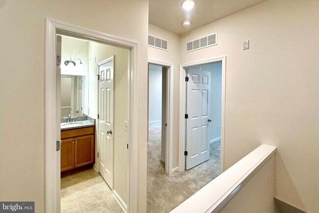 Building Photo - 1212 Parker Blvd