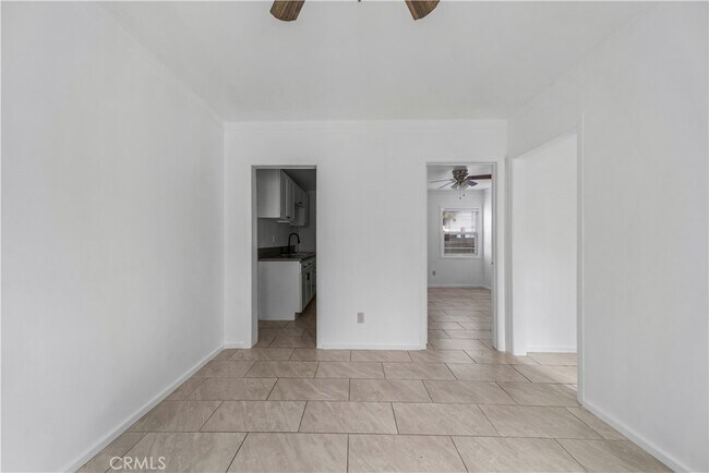 Building Photo - 1127 E 67th St